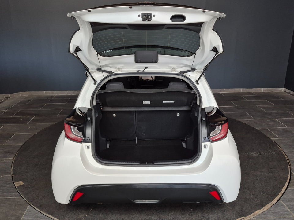 Toyota Yaris 1,5 Hybrid H3 e-CVT 5d
