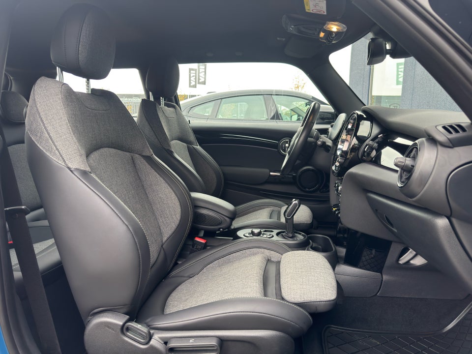 MINI Cooper SE Essential 3d