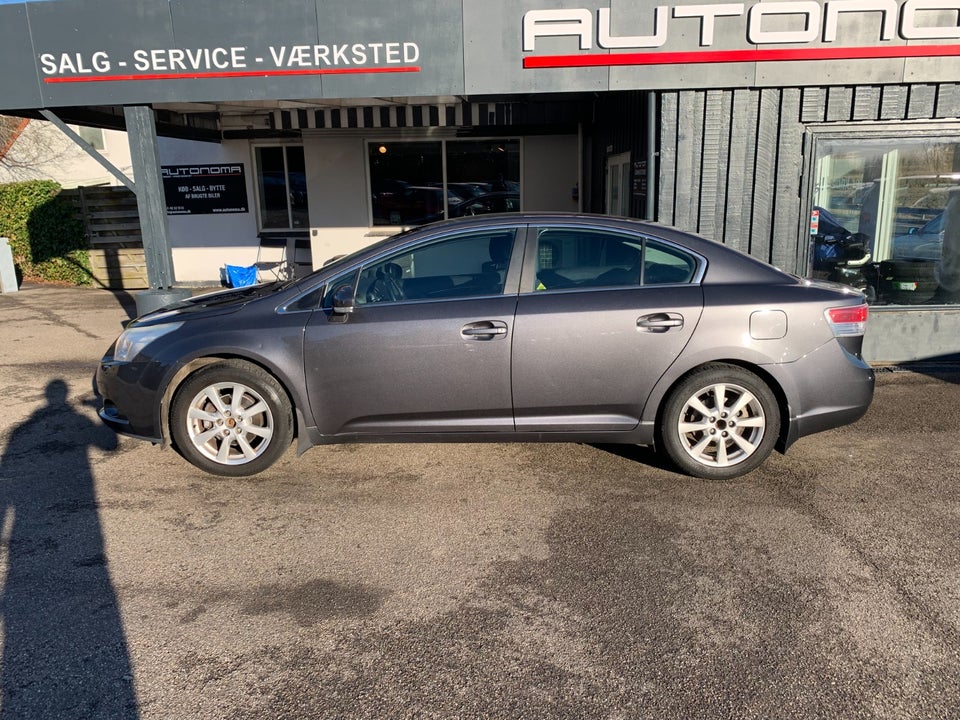 Toyota Avensis 2,0 VVT-i T3 stc. E-CVT 5d