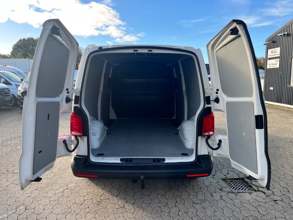 VW Transporter 2,0 TDi 110 Kassevogn lang