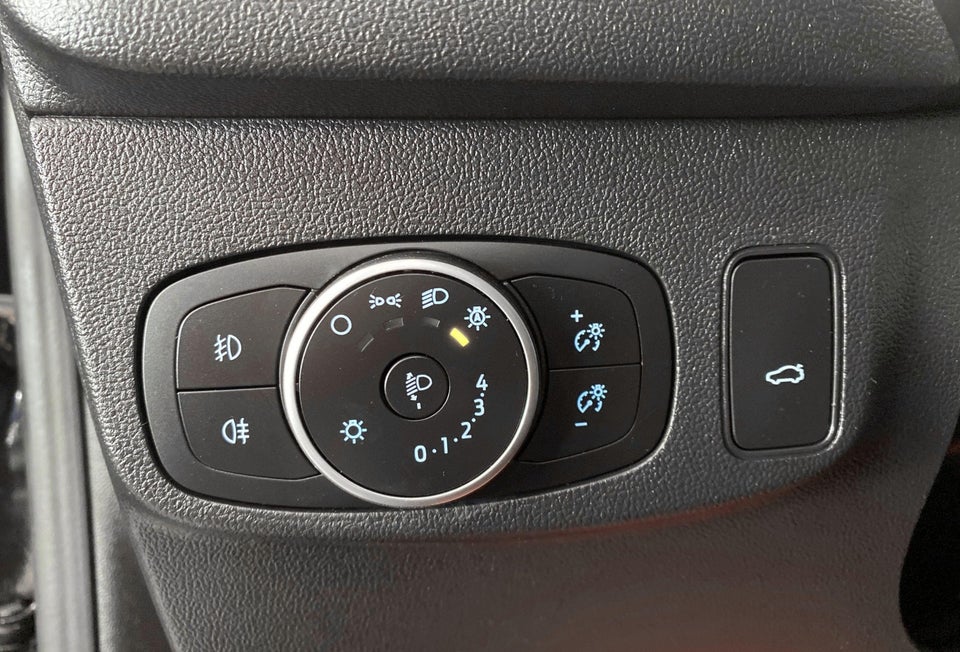 Ford Focus 1,5 EcoBlue Titanium X stc. aut. 5d