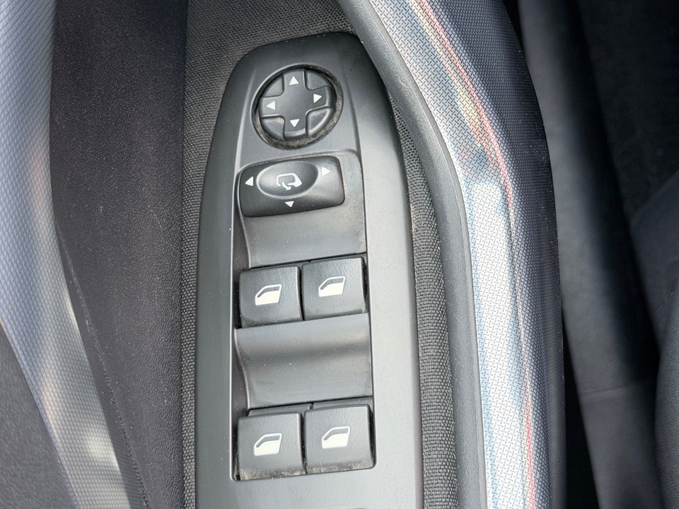 Peugeot 2008 1,6 BlueHDi 100 Allure Sky 5d