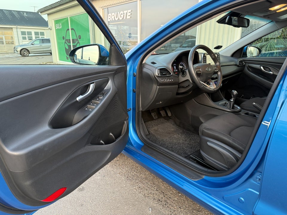 Hyundai i30 1,6 CRDi 110 Premium stc. 5d