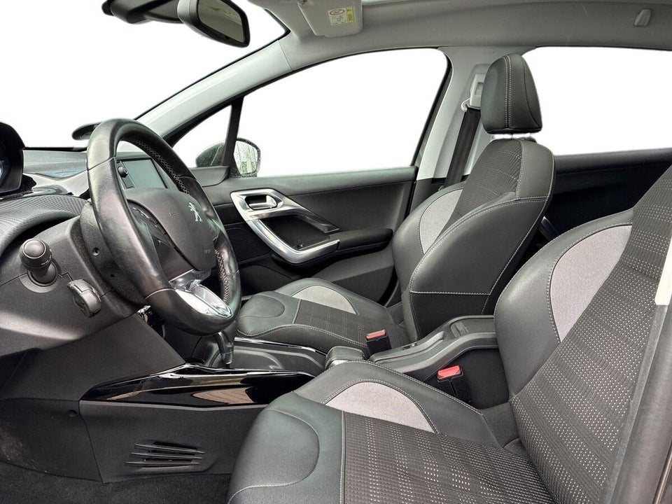 Peugeot 2008 1,2 e-THP 110 Selection Sky EAT6 5d