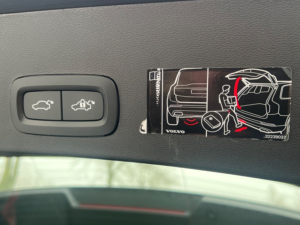 Volvo XC40 P8 ReCharge Twin Pro 5d