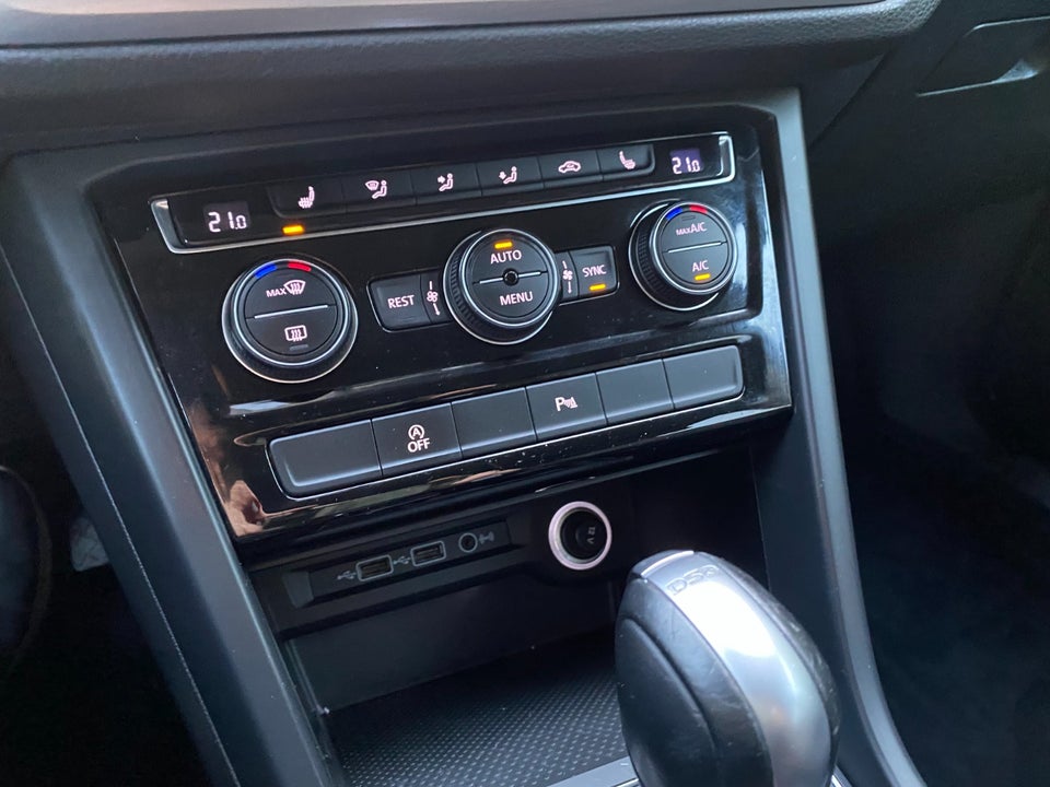 VW Touran 1,6 TDi 115 Comfortline Connect DSG 7prs 5d