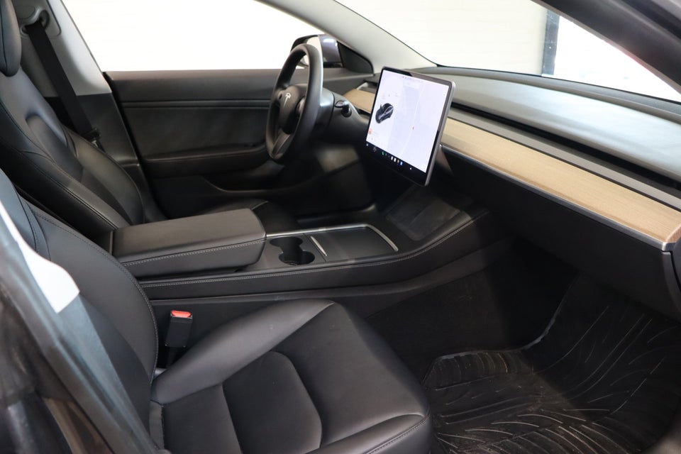 Tesla Model 3 Standard Range+ RWD 4d