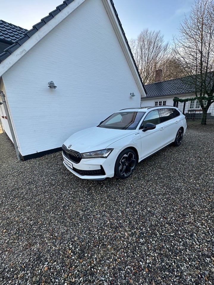 Skoda Superb 1,5 TSi iV Sportline Combi DSG 5d