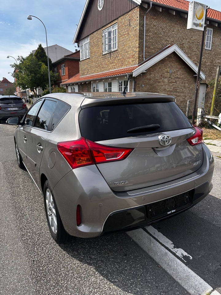 Toyota Auris 1,3 VVT-i T2+ 5d