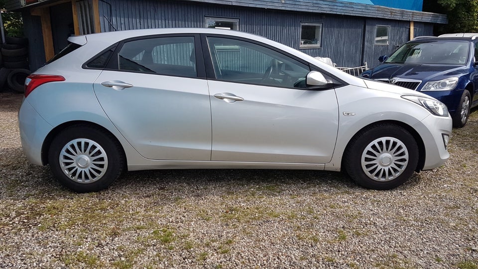 Hyundai i30 1,6 GDi Style Eco 5d