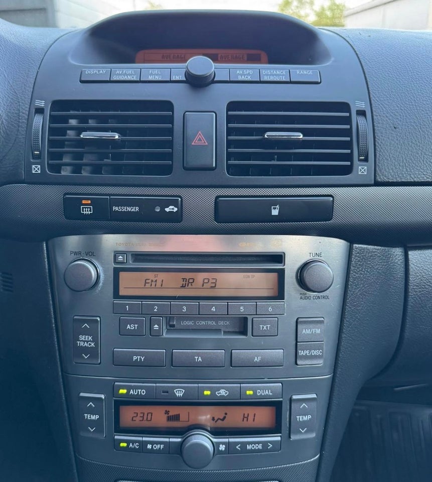 Toyota Avensis 1,8 VVT-i Terra stc. 5d