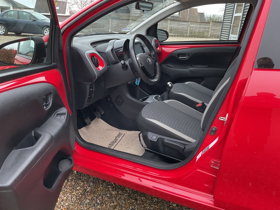 Toyota Aygo 1,0 VVT-i x-pression 5d