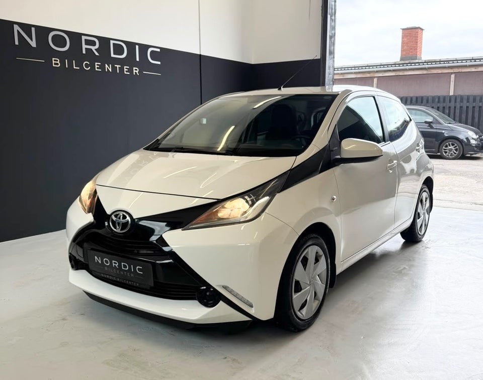 Toyota Aygo 1,0 VVT-i x-play x-touch 5d