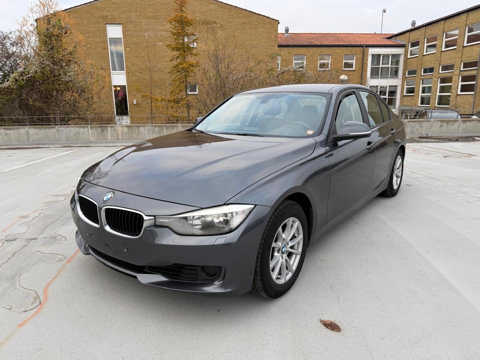 BMW 320i 2,0  4d