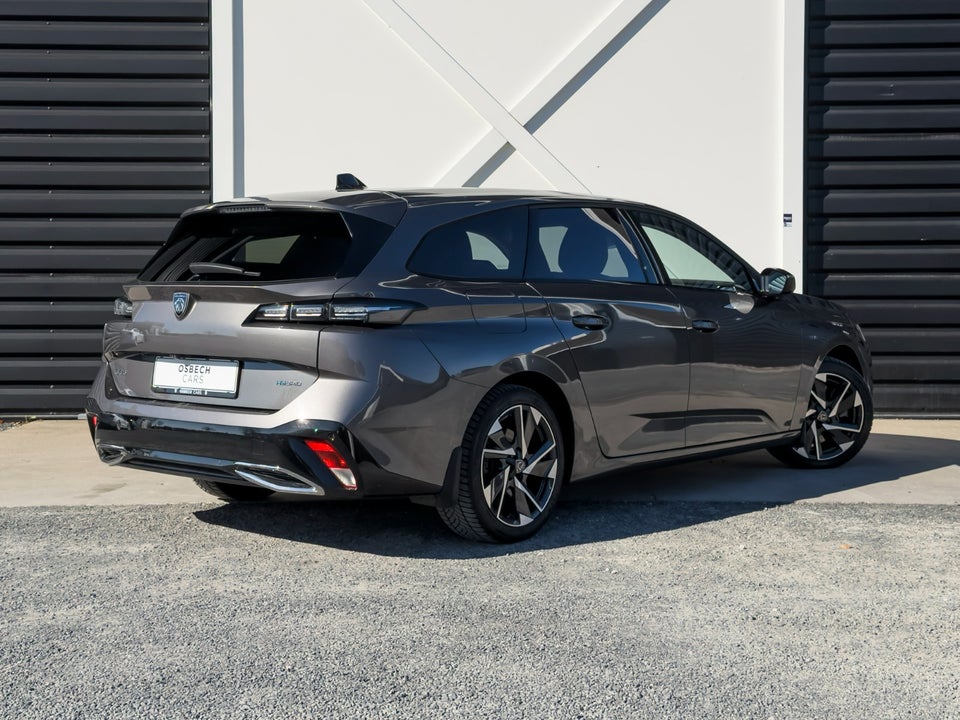 Peugeot 308 1,6 Hybrid First Selection+ EAT8 5d