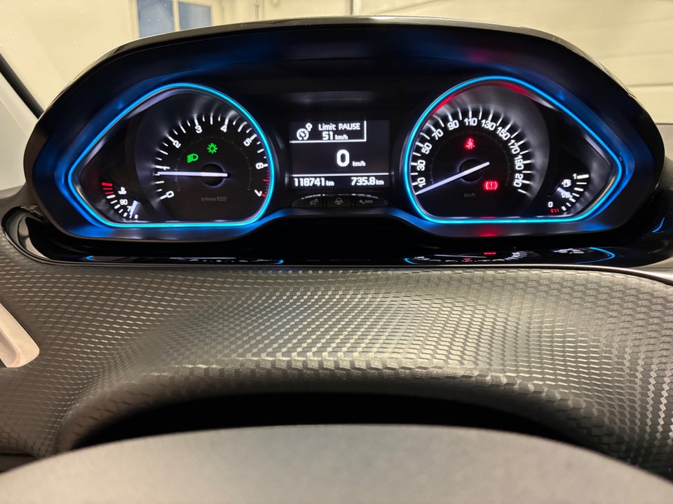 Peugeot 2008 1,2 e-THP 110 Desire Sky 5d