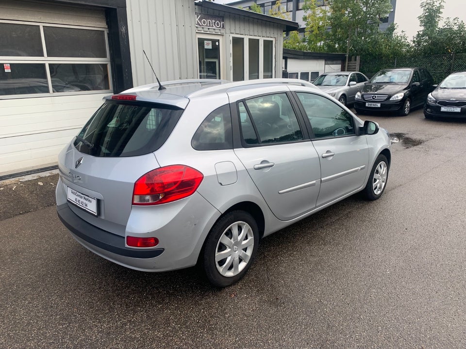 Renault Clio III 1,2 16V Authentique Sport Tourer 5d