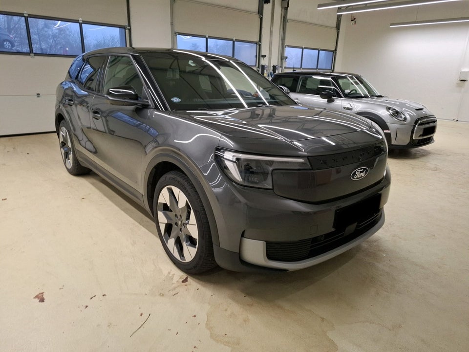 Ford Explorer 77 Premium Extended Range 5d