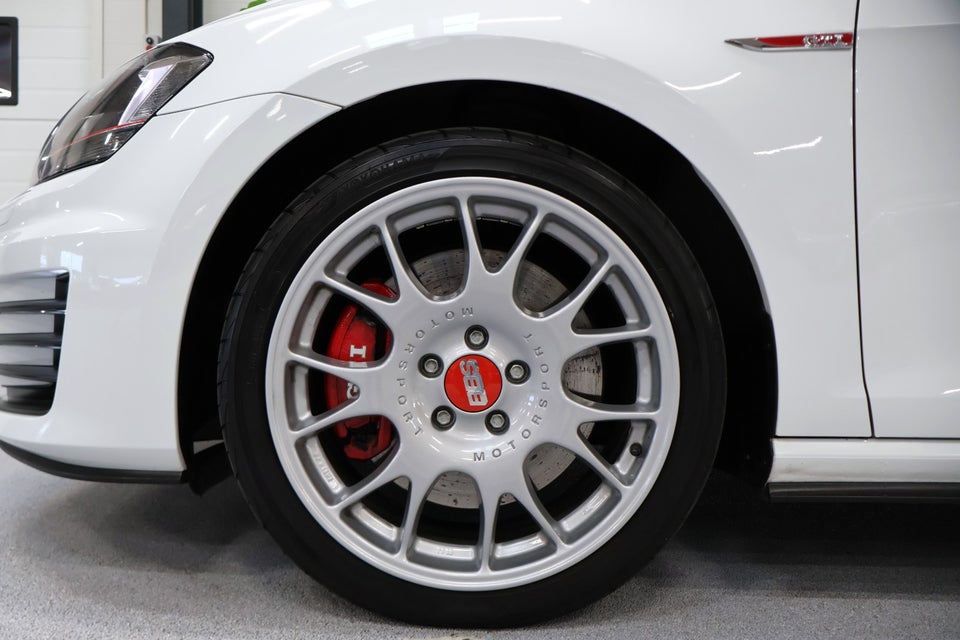 VW Golf VII 2,0 GTi Performance DSG BMT 5d