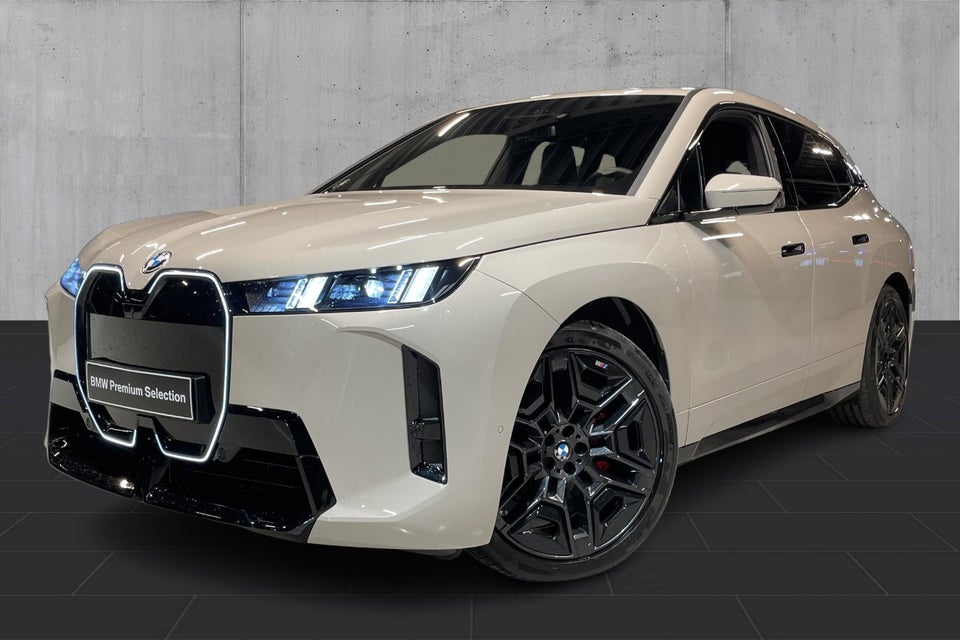 BMW iX xDrive45 Fully Charged 5d