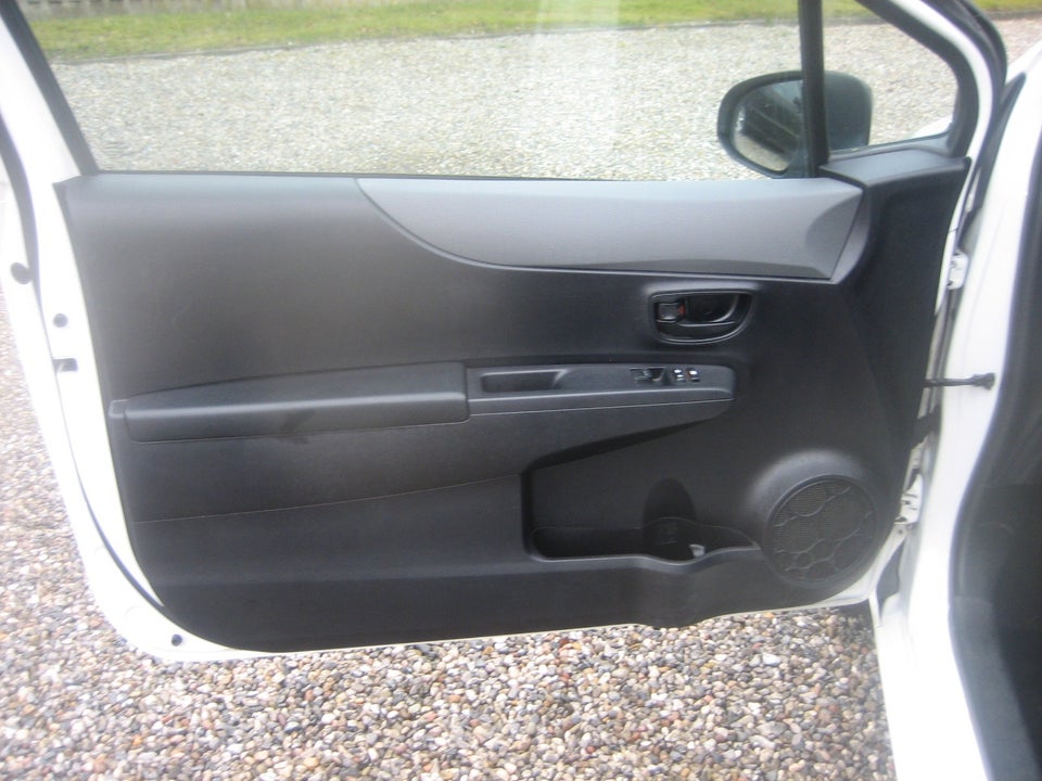 Toyota Yaris 1,0 VVT-i T1 3d