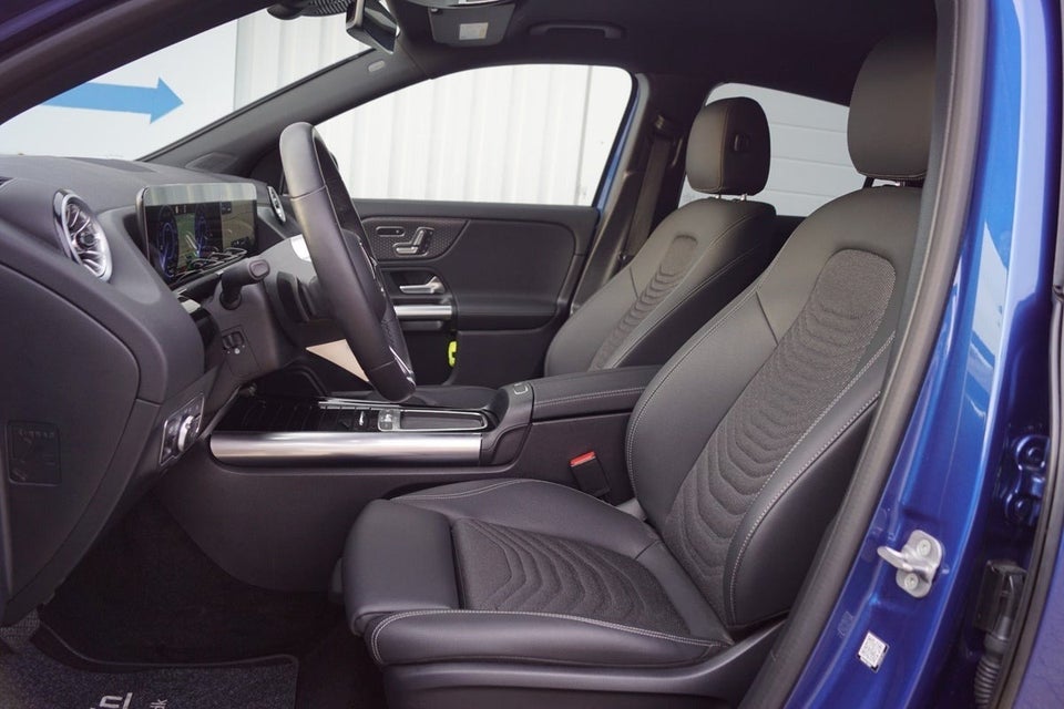 Mercedes EQA300 Progressive 4Matic 5d