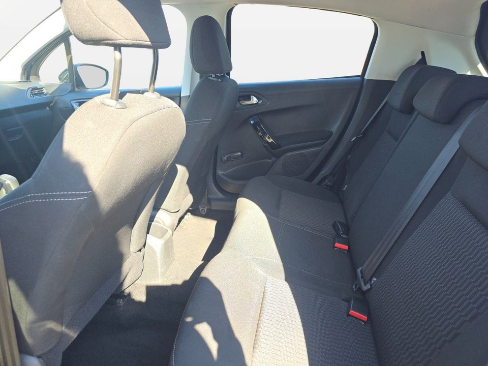 Peugeot 208 1,2 PureTech 82 Envy 5d