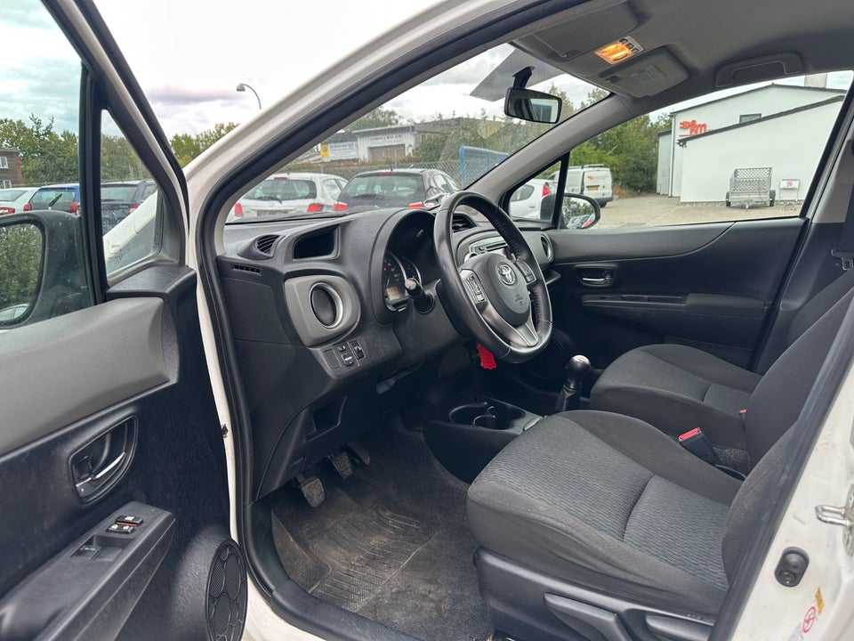 Toyota Yaris 1,0 VVT-i T2 Touch 5d
