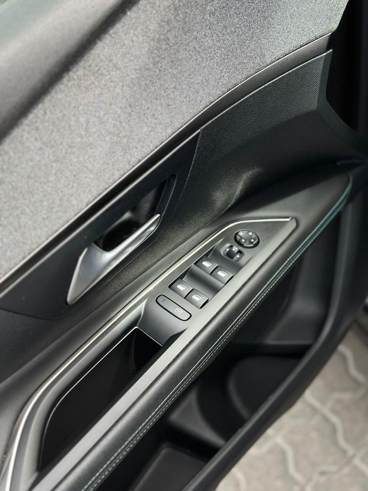Peugeot 3008 1,6 Hybrid Allure Limited EAT8 5d