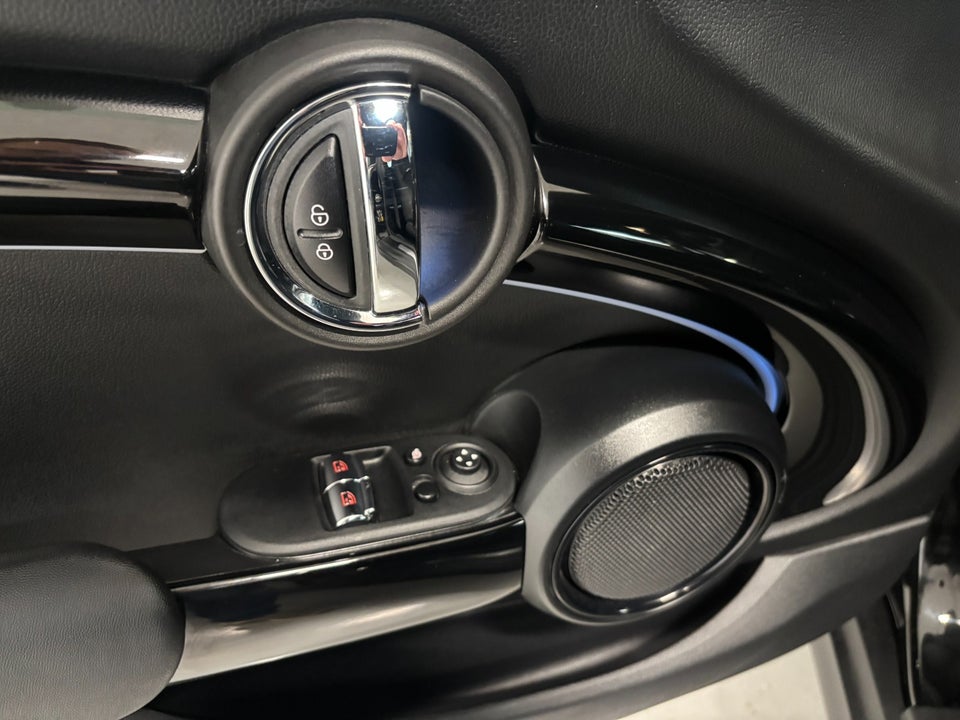 MINI Cooper SE Essential 3d