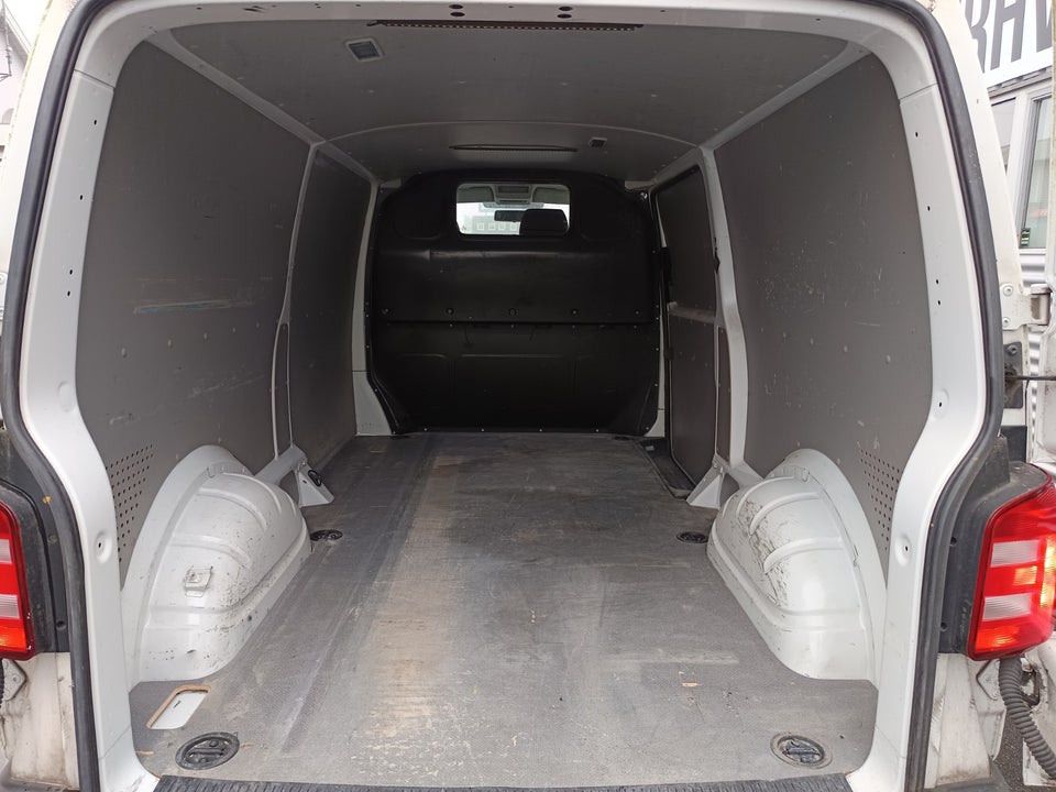 VW Transporter 2,0 TDi 114 Kassevogn lang BMT