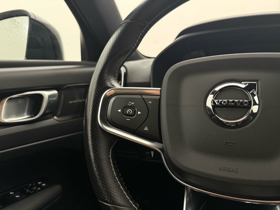 Volvo XC40 P8 ReCharge Twin R-Design 5d