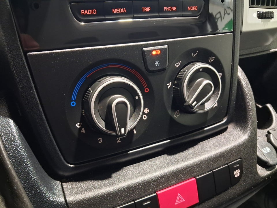 Peugeot Boxer 435 2,2 BlueHDi 165 L2H2 Premium