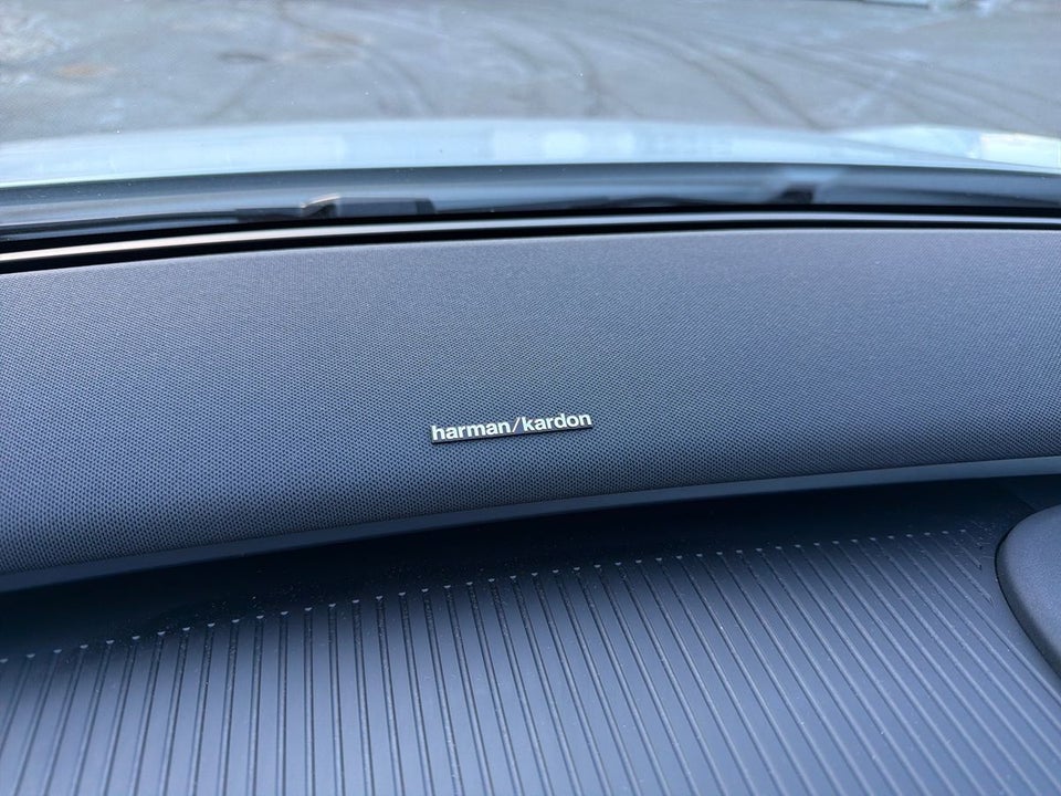 Volvo EX30 Extended Range Plus 5d