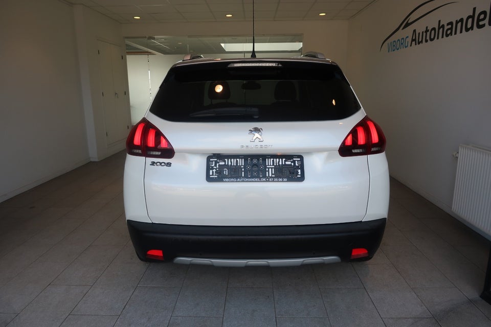Peugeot 2008 1,6 BlueHDi 100 Selection Sky 5d