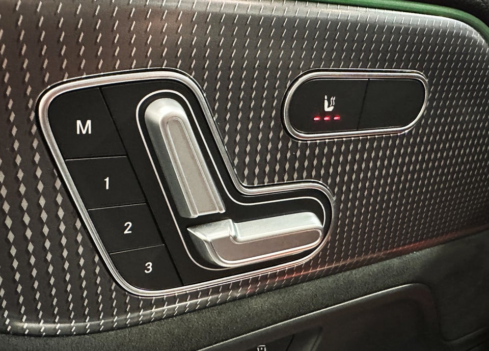 Mercedes EQB300 AMG Line 4Matic 5d