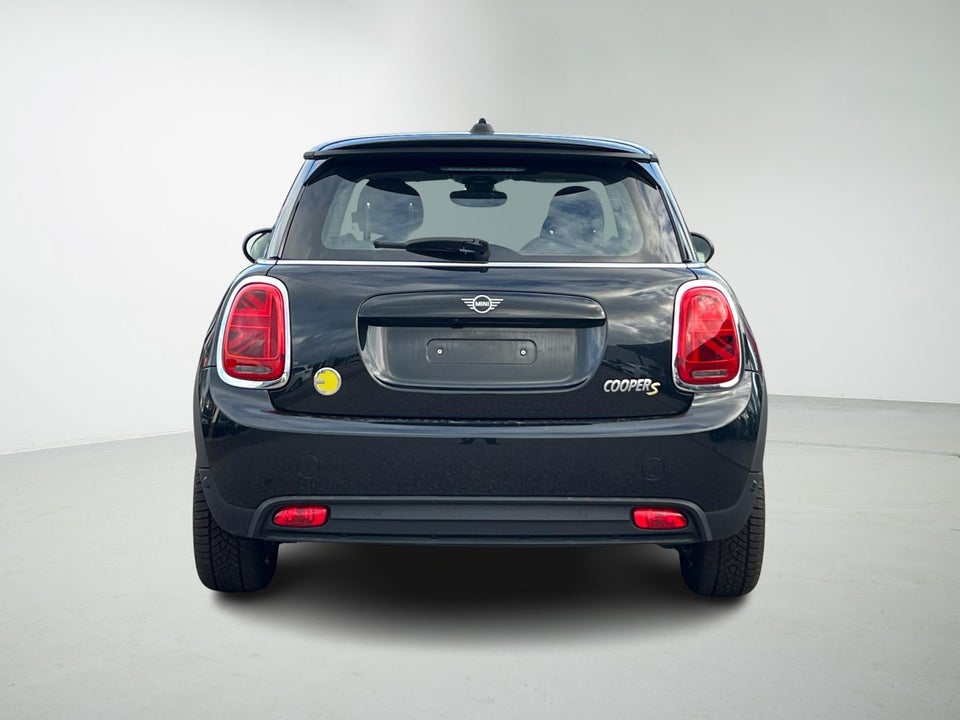 MINI Cooper SE Essential 3d