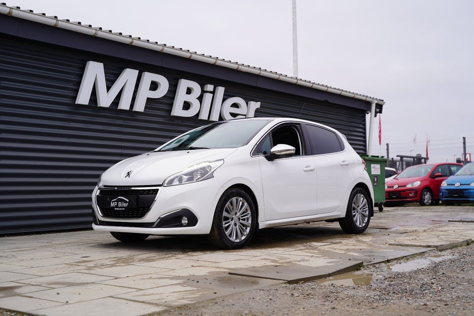 Peugeot 208 1,6 BlueHDi 100 Allure Sky 5d