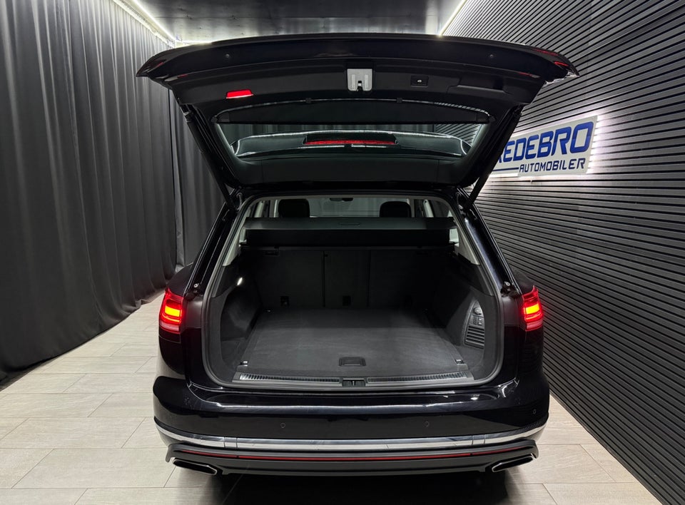 VW Touareg 3,0 eHybrid Elegance Tiptr. 4Motion 5d