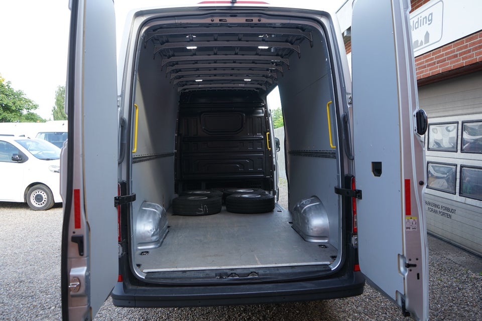 VW Crafter 35 2,0 TDi 177 Kassevogn L4H3