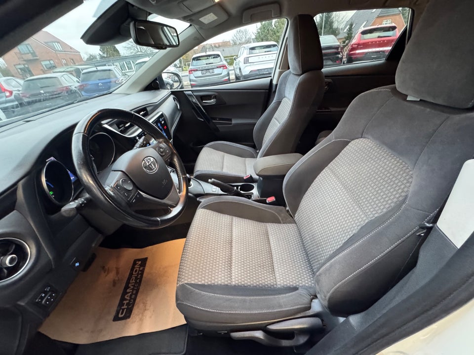 Toyota Auris 1,8 Hybrid H2 Style Touring Sports CVT 5d