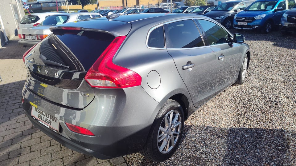 Volvo V40 1,6 D2 115 Momentum 5d