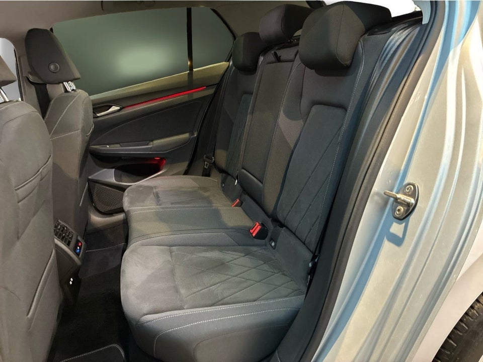 VW Golf VIII 1,4 eHybrid DSG 5d