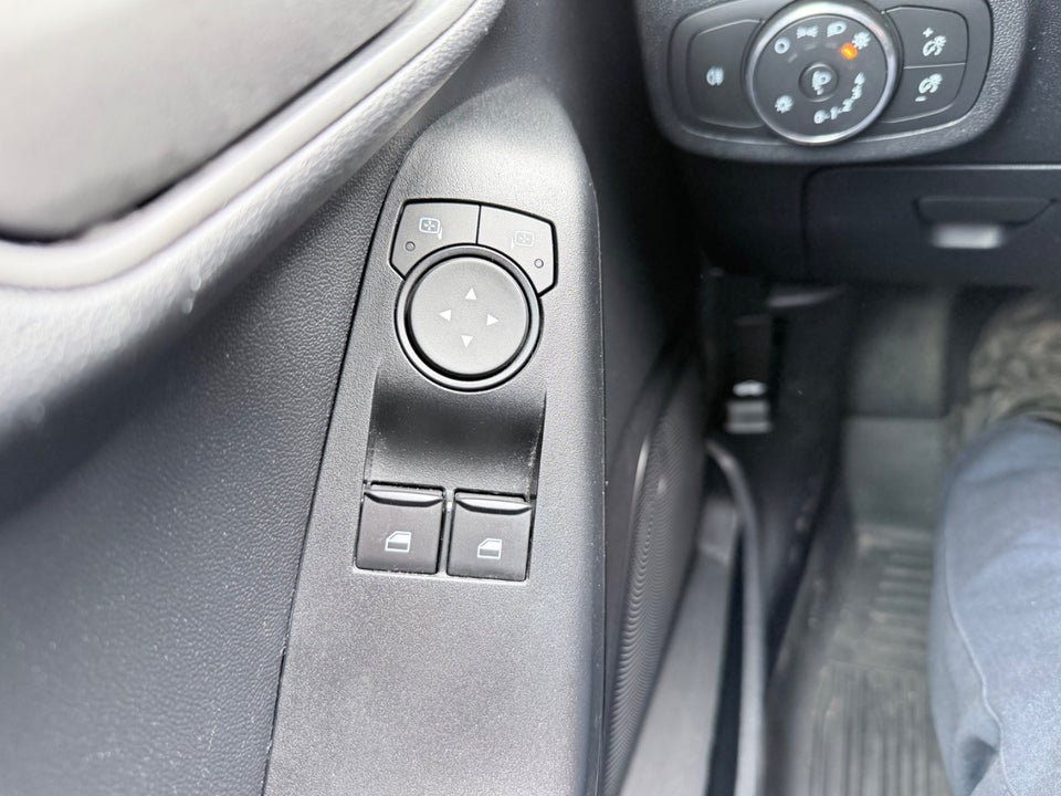 Ford Fiesta 1,0 EcoBoost mHEV Connected 5d
