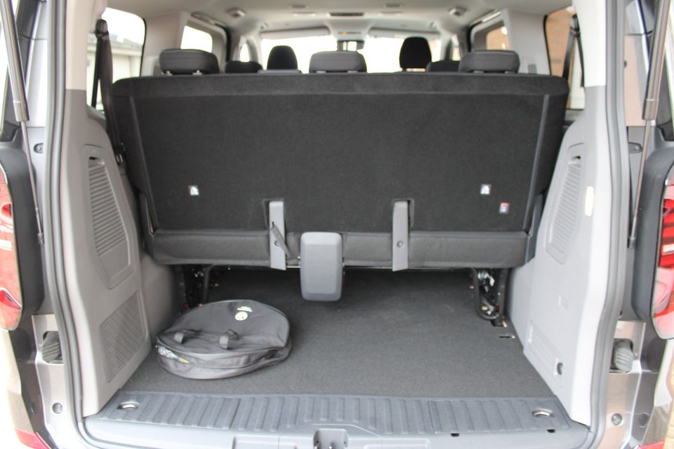 VW e-Caravelle 64 Life SWB