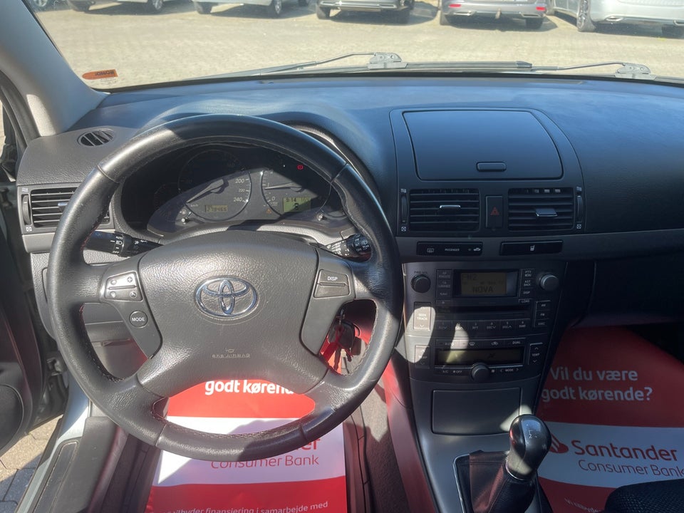 Toyota Avensis 1,8 VVT-i Terra 4d