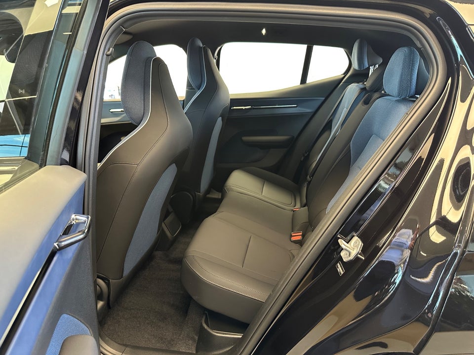Volvo EX30 Extended Range Plus 5d