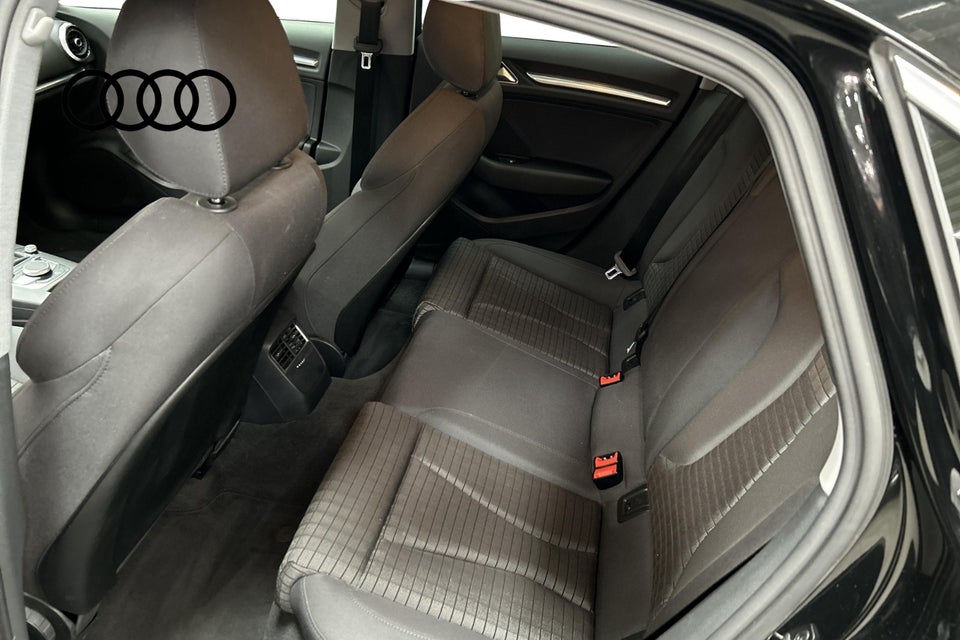 Audi A3 35 TFSi Sport Limited S-tr. 4d