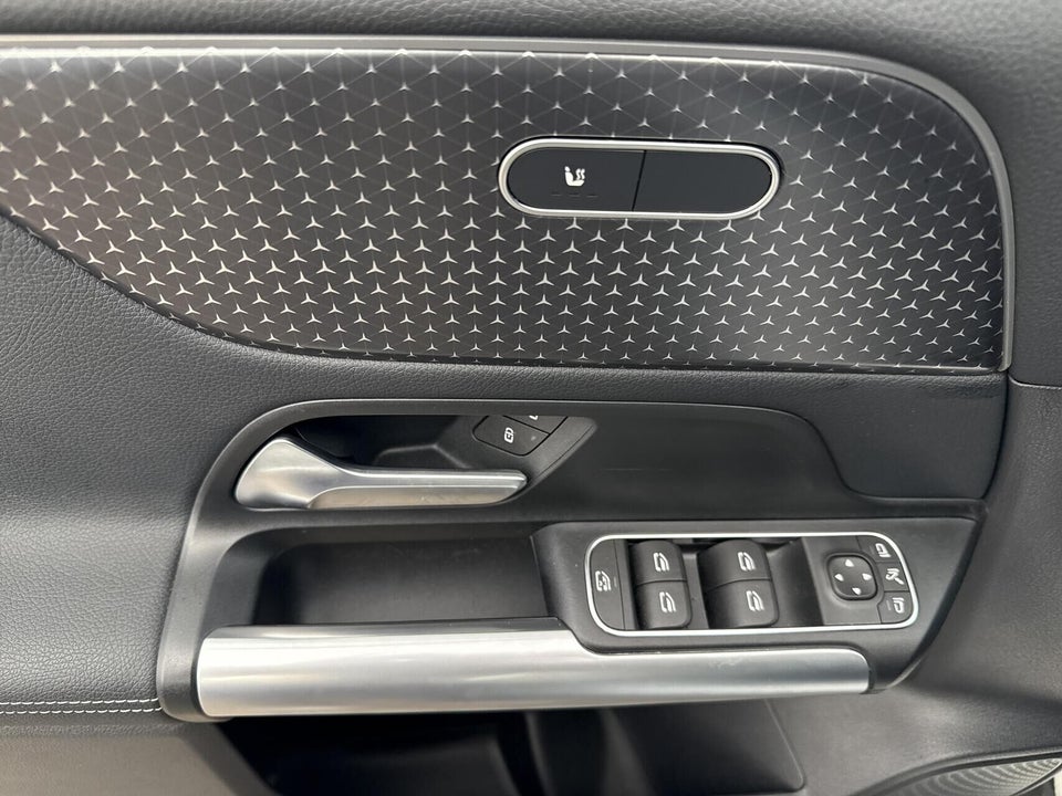 Mercedes EQA300 Progressive 4Matic 5d