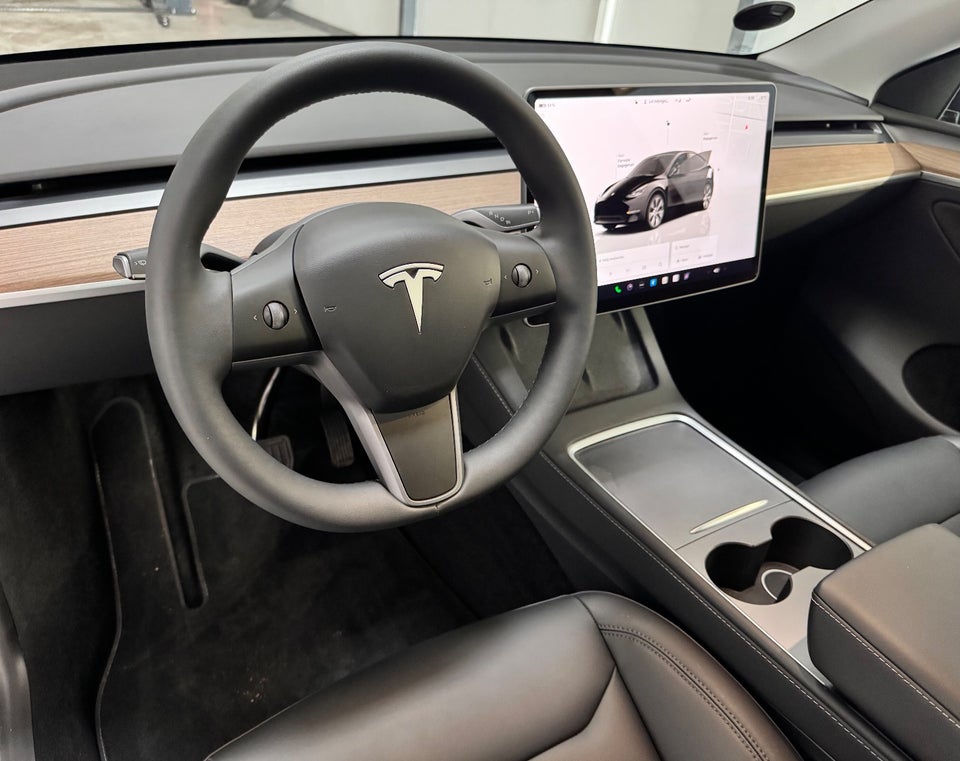 Tesla Model Y RWD 5d